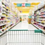 carro de la compra en pasillo del sumpermercado